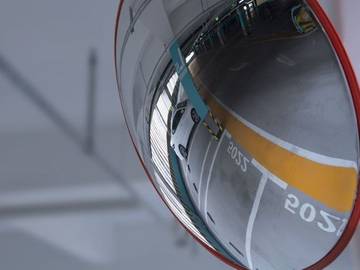 curved-mirror-photo