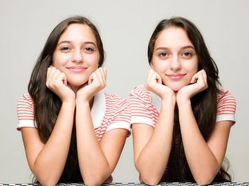 doppelganger-twin-strangers-someone-who-looks-like-someone-else-someones-double