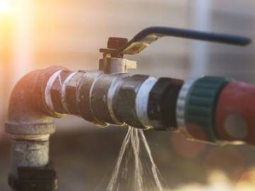 leak broken hose photo