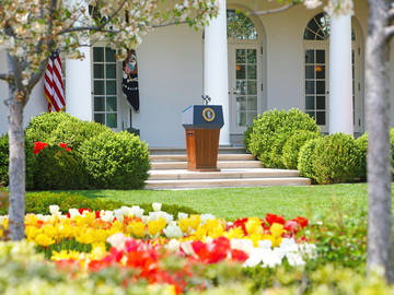 presidential-podium-outside-the-white-house