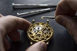 watch-maker-photo